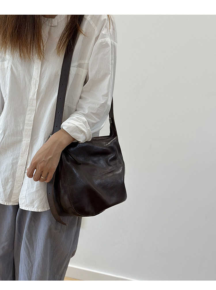 Women's shoulder bag