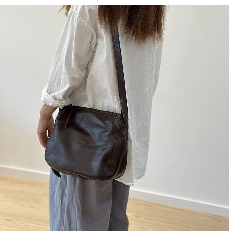 Women's shoulder bag