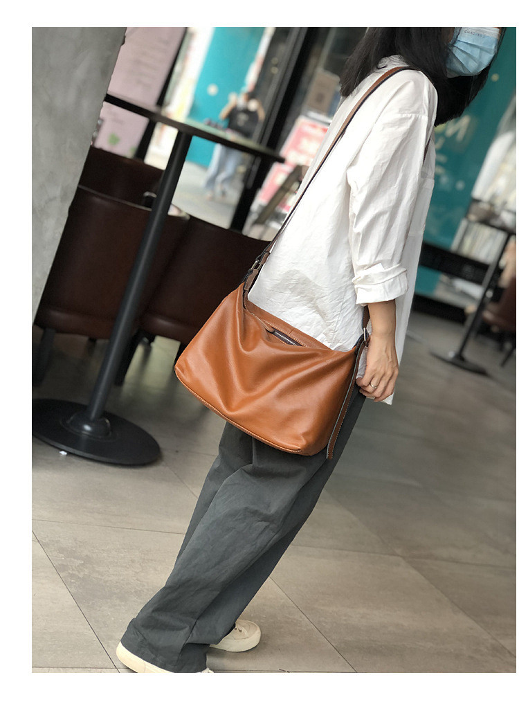 Women's shoulder bag