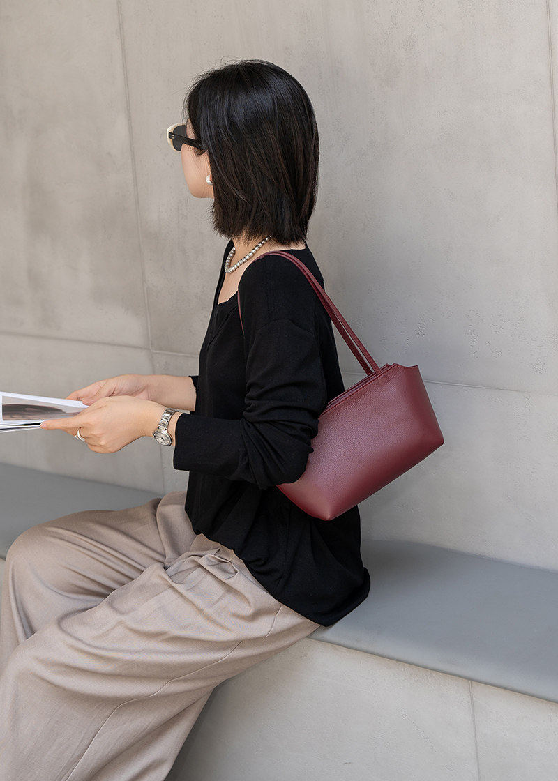 Women's shoulder bag