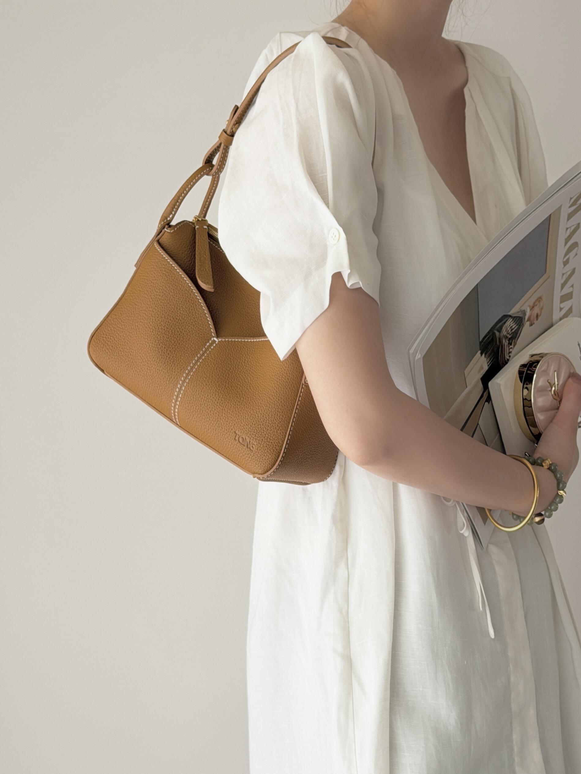 Women's shoulder bag
