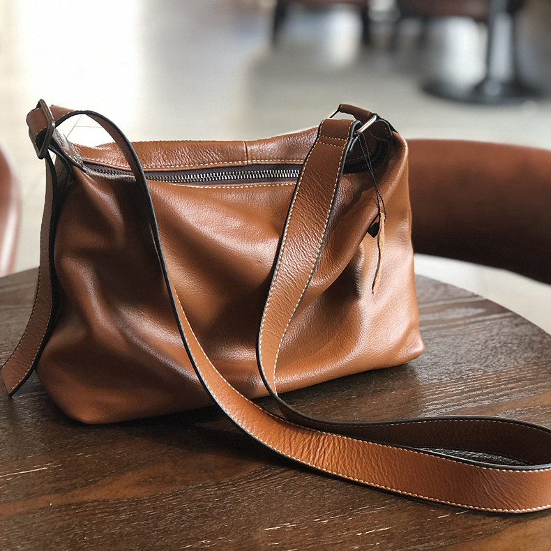 Women's shoulder bag