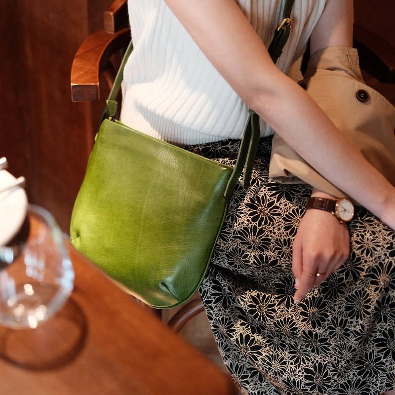 Women's shoulder bag