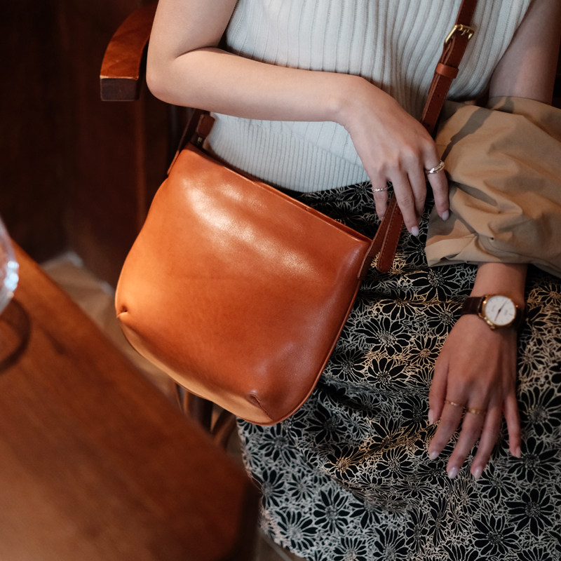 Women's shoulder bag