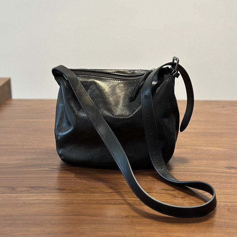 Women's shoulder bag