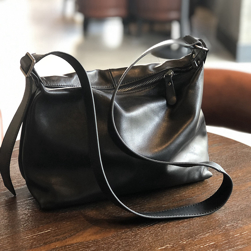 Women's shoulder bag