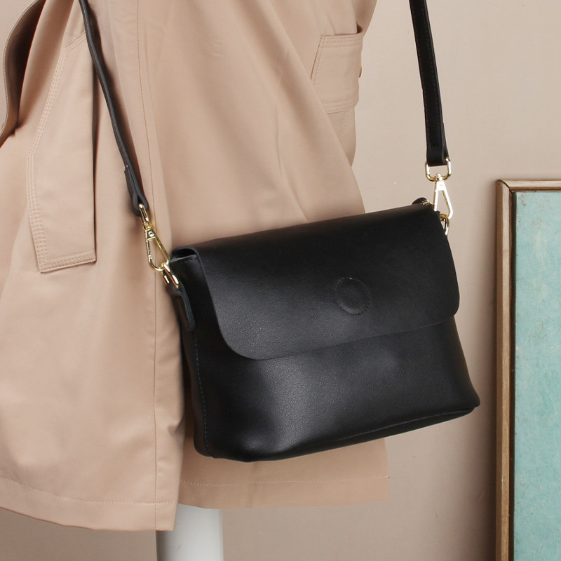 Women's shoulder bag